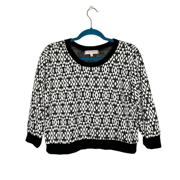 Almost Famous Geometric Print Knit Cropped Blouse - Picture 1 of 9